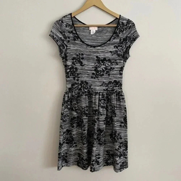 love...ady Floral Dress - Picture 3 of 8